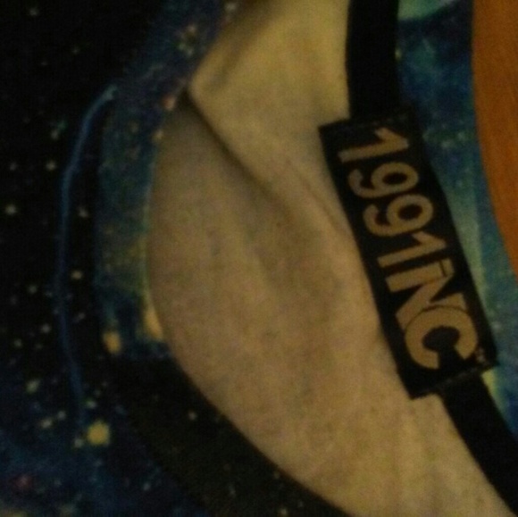 Is small - Picture 2 of 2